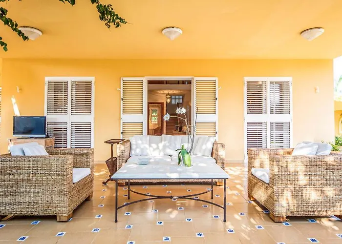 Villa junto al mar con piscina