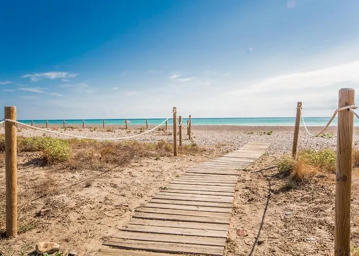 Agradable Villa Junto Al Mar Con Piscina